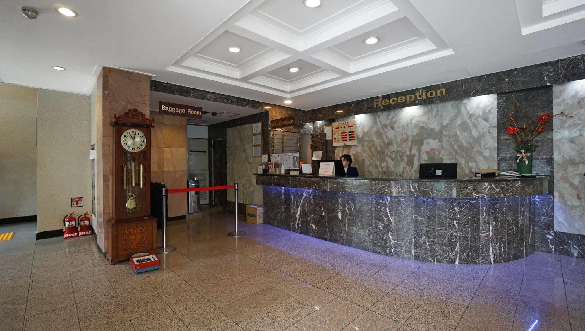 Insadong Crown Hotel Сеул Екстериор снимка