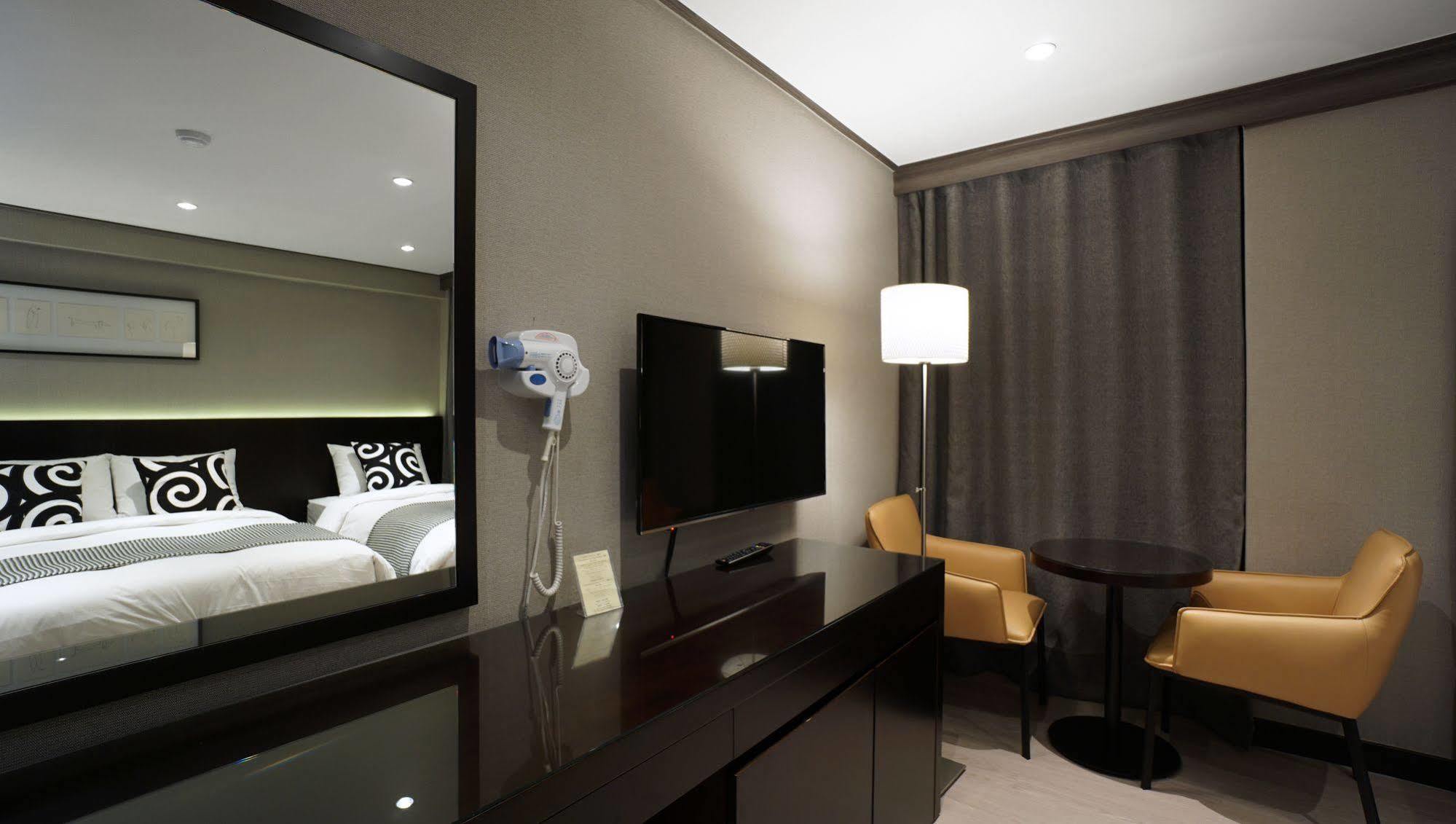 Insadong Crown Hotel Сеул Екстериор снимка