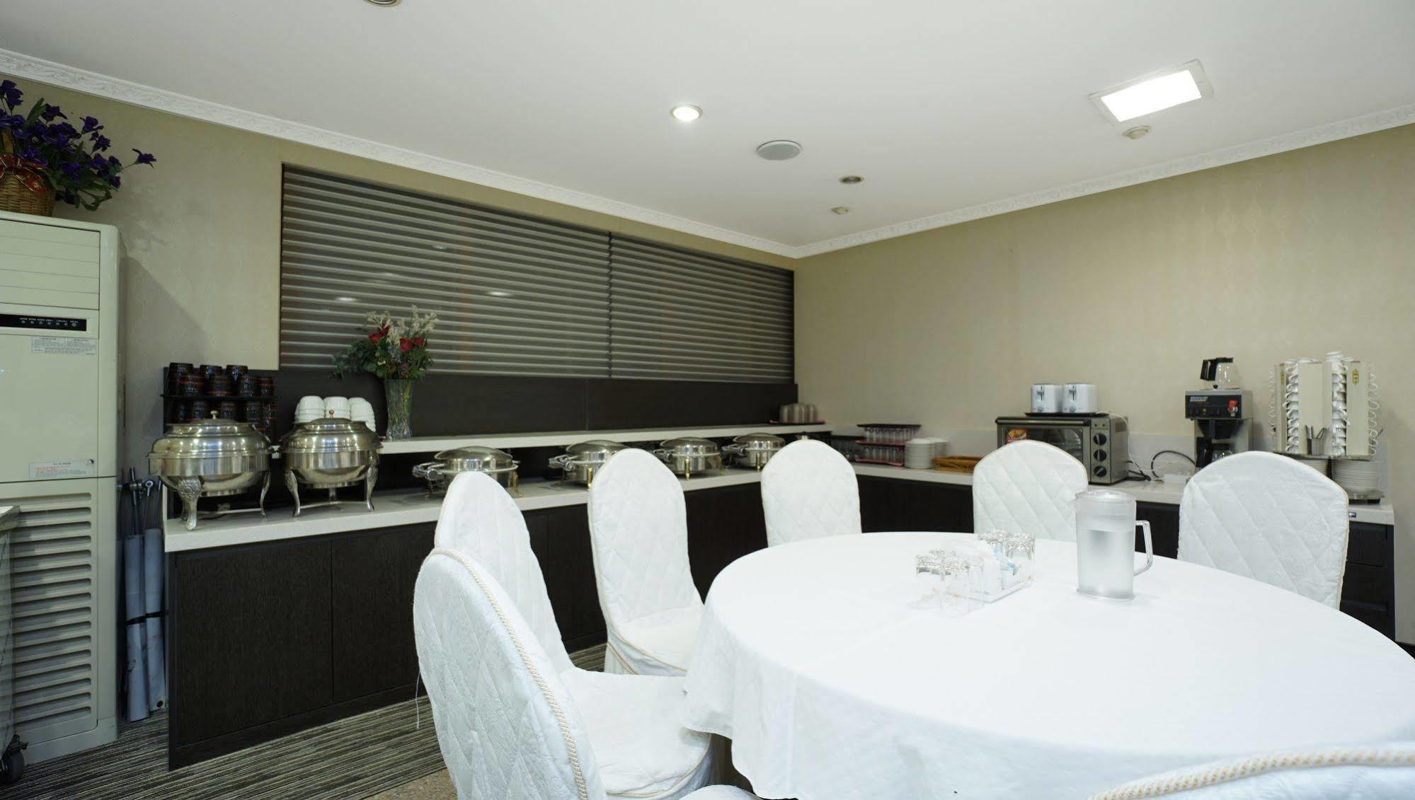 Insadong Crown Hotel Сеул Екстериор снимка